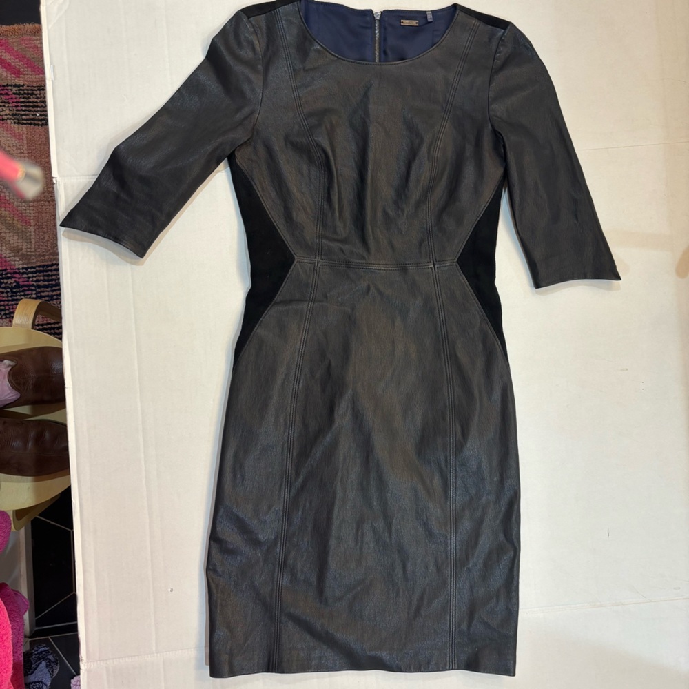 Gorgeous Elie Tahari BodyCon Dress
Leather and Suede 🔥
Black
Size 0